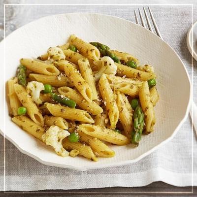 primavera van erwten en pesto