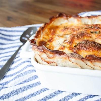 fancy crusted rozemarijn gegratineerde aardappelen