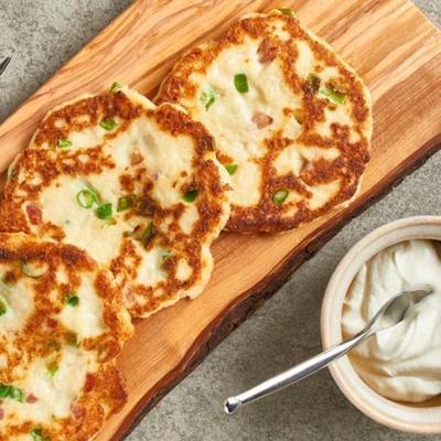 Cheddar Spek bloemkool pannenkoeken