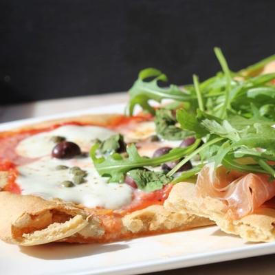 glutenvrije pizzabodem of flatbread