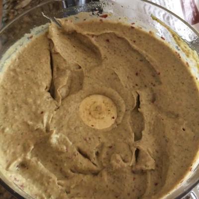 pesto hummus van basilicum