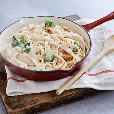 kip en broccoli Alfredo met fettucine