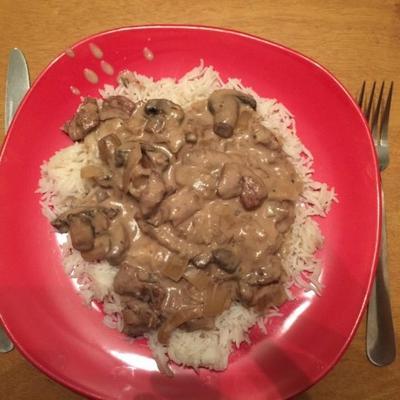 gemakkelijk beef stroganoff in de slowcooker