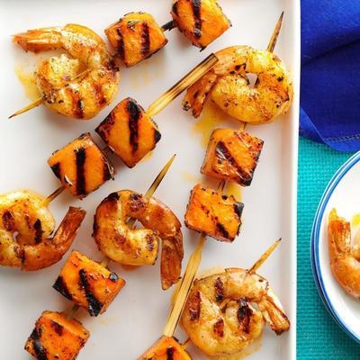 mini-kabobs met garnalen en zoete aardappel