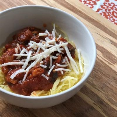 eenvoudige instant pot veganistische low-carb spaghetti squash met mushroom ragu