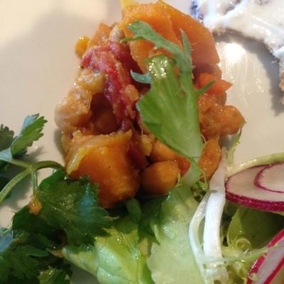veganistisch butternut squash en kikkererwten curry