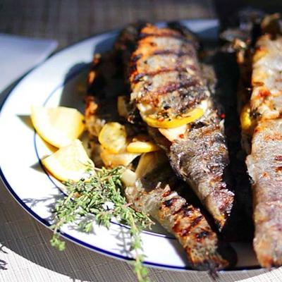 gegrilde hele gevulde forel