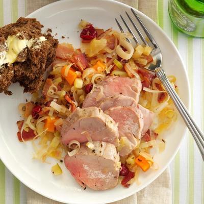 langzaam gegaarde varkenshaas met gevette kraut