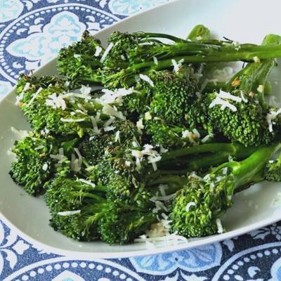 in de oven geroosterde broccolini