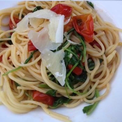 pasta met rucola en tomaten