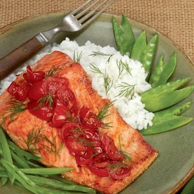 zalm met gebakken tomaten