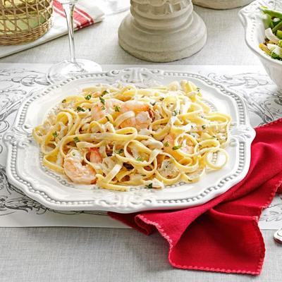 fettucine en zeevruchten alfredo