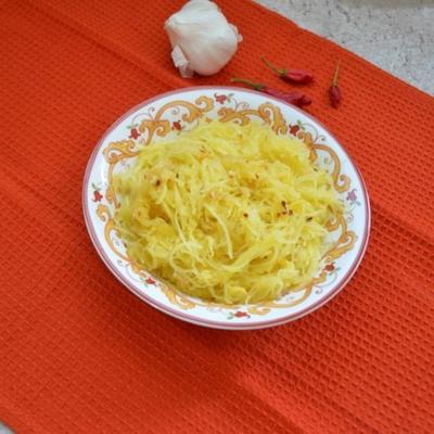 knoflook-gember geroosterde spaghetti squash