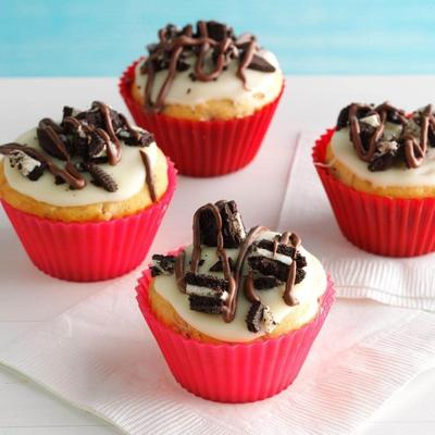 bananen koekjes en room cupcakes met witte chocolade ganache