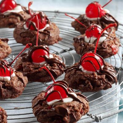 met chocolade behandelde kersenkoekjes