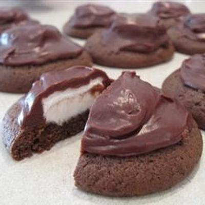 chocolade frosted marshmallow cookies