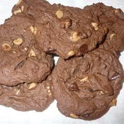 dubbele pinda-koekjes met dubbele chocoladekoekjes