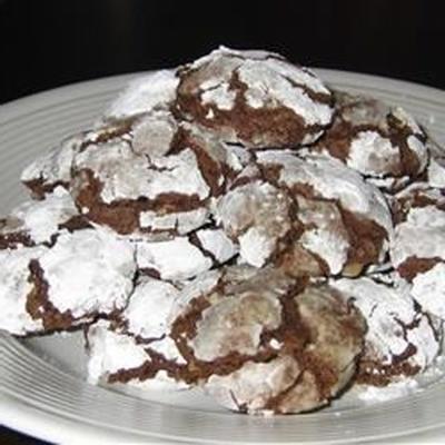 bruine sugar chocolate crackle cookies