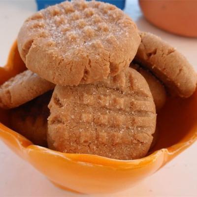 drie ingrediënt peanut butter cookies