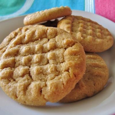 de hele pot met peanut butter cookies