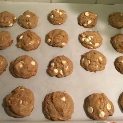 abrikozen en witte chip cookies met amandelen