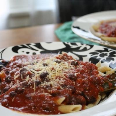 penne met veganistische arrabbiata saus