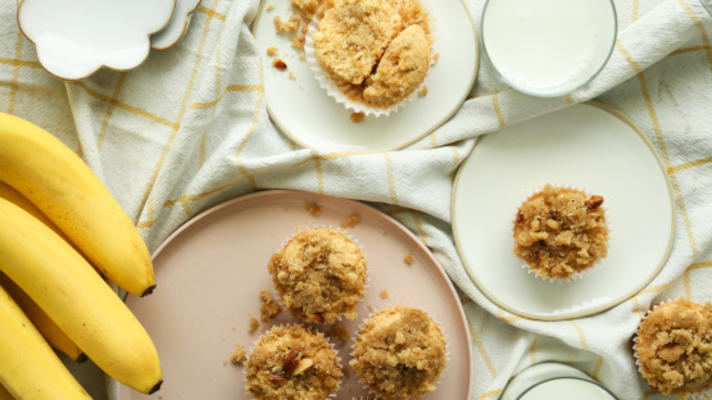 kruimel bedekte bananen muffins