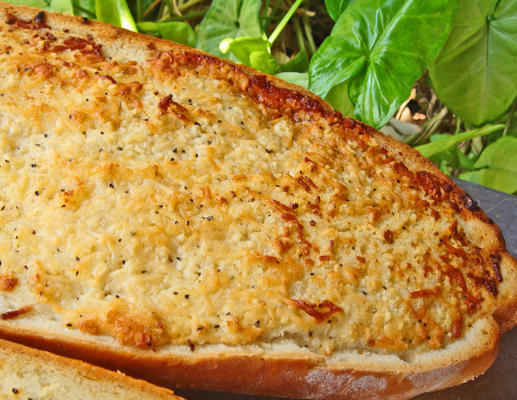 ongelooflijk heerlijke kaas knoflook brood verspreid