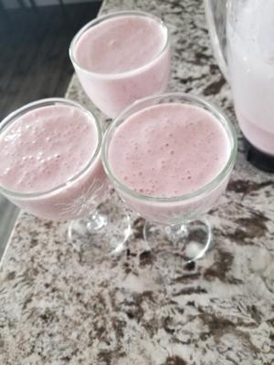 The BEST Strawberry Smoothie EVER!