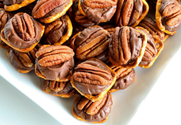 die pretzel dingen (pecan rollo bites)