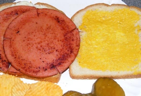 gebakken bologna sandwich