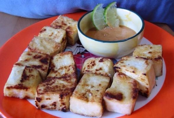 gefrituurde tofu met pittige pindasaus