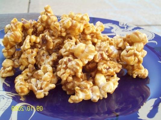 de met karamel gecoate popcorn van de klokkenmaker (een spookachtig recept)