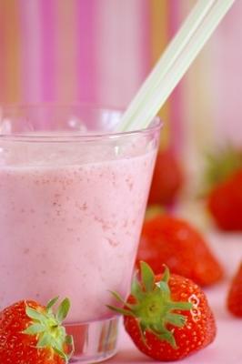 snel en eenvoudig smoothie met aardbeien en banaan