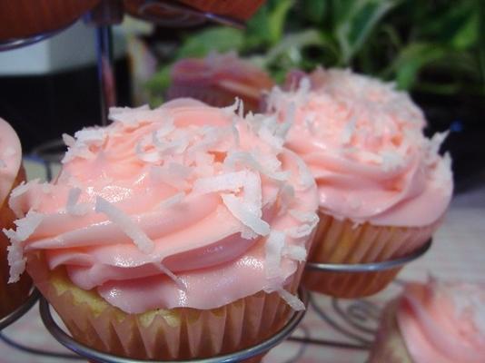 kokosnoot cupcakes met witte chocolade roomkaas glazuur