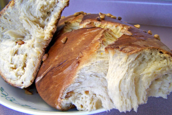 tsoureki (grieks pasen zoet brood)