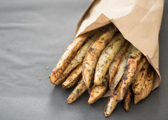 klein stukje gezonde hemel gebakken frietjes