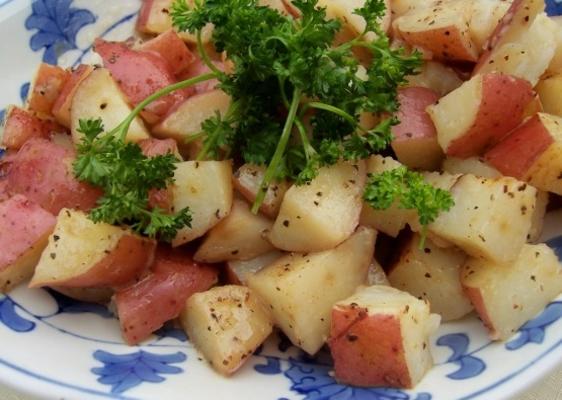eenvoudige bijgerecht met rode huid aardappelen