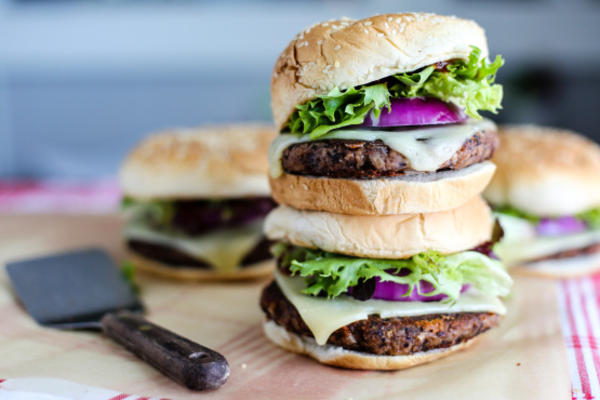 eenvoudige vegetarische burgers