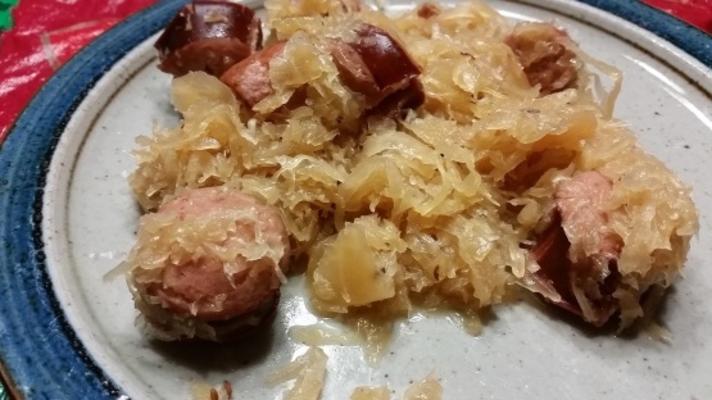 crock pot kielbasa en zuurkool