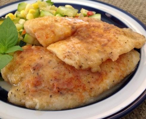 licht gebakken tilapia met citroen bouillon