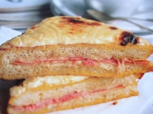 de klassieke Franse bistro sandwich - croque monsieur