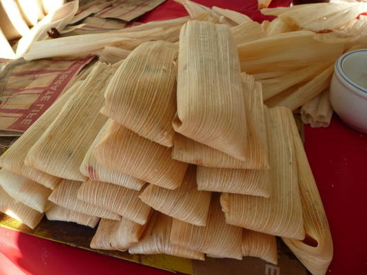 tamales de pollo con chili verde- green chili chicken tamales