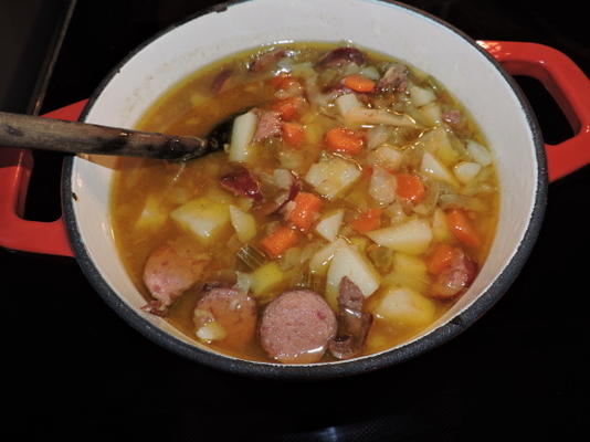 Poolse worst (kielbasa) soep