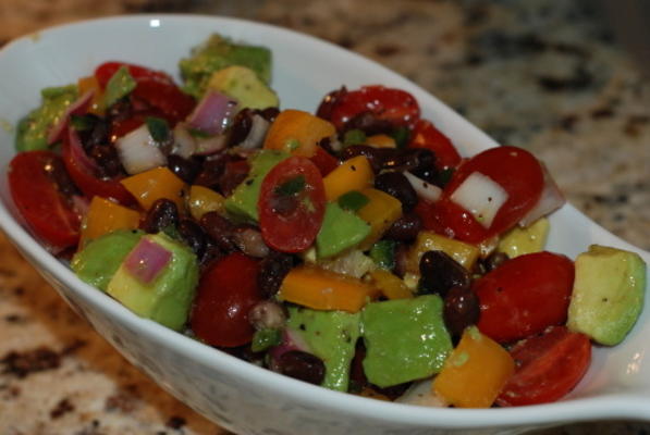 guacamole salade (blootsvoets contessa) in een tuin