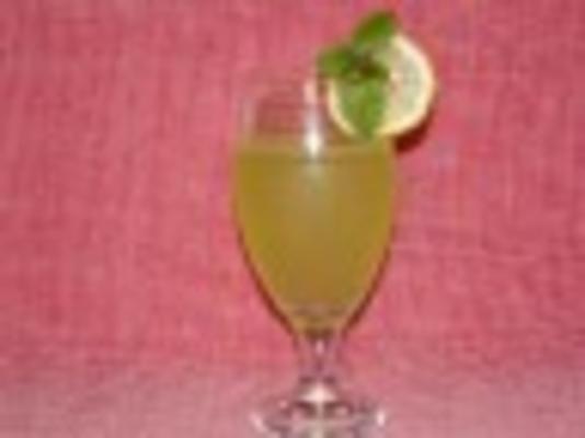 limonade van basilicum