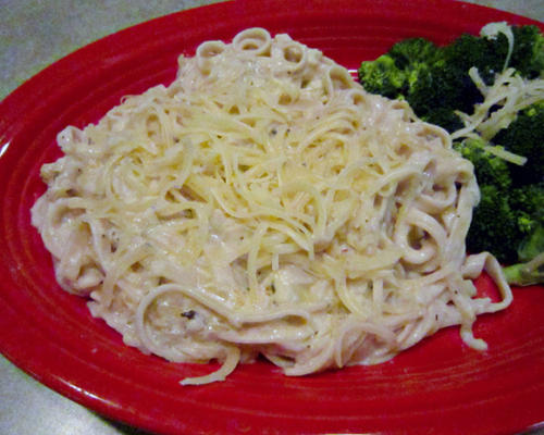 pasta met yoghurt en gekarameliseerde uien van Kassos