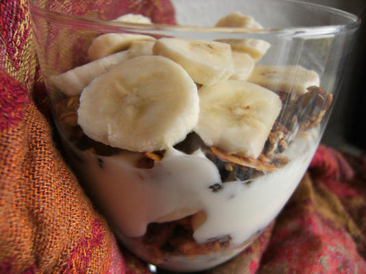 yoghurt, muesli en bananen