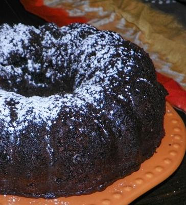 rijke en vochtige donkere chocoladecake (gebruikt cakemix)