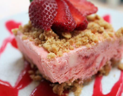 ijzig aardbeiendessert